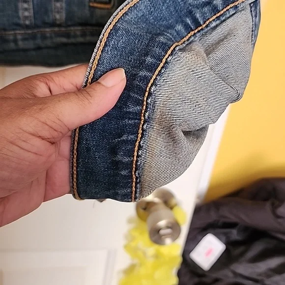 Levi's Trucker Style Denim Jacket - Picture 12 of 13